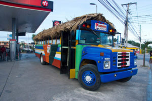 Автобус в Доминиканской Республике