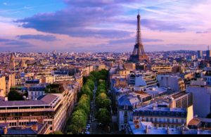 Знаете фразу "увидеть Париж и умереть"? - Зачем, если здесь можно жить? :)