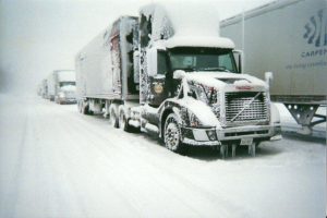 Работа канадских водителей грузовиков - заработок не из легких