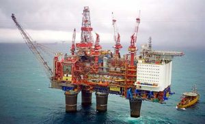 Одна из многочисленных норвежских нефтяных вышек в Северном море