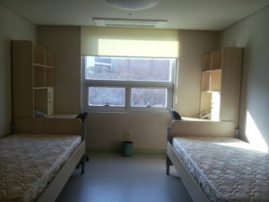 Комната в корейском студенческом общежитии
