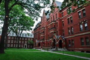 Гарвардский Университет - традиционно одно из наиболее желанных мест учебы