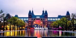 Как дешево добраться до Амстердама?